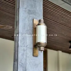 Lampu Pilar Kuningan Klasik